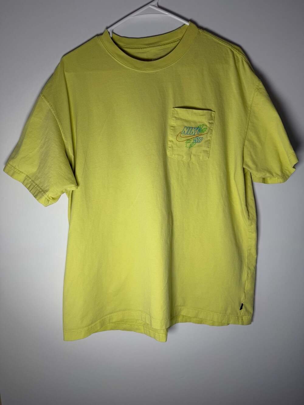 Nike SB Tropical Leaf Graphic Pocket T-Shirt Yellow Size L